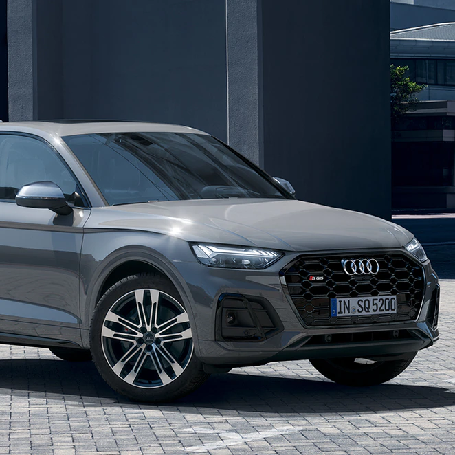Side and front view Audi SQ5 Sportback